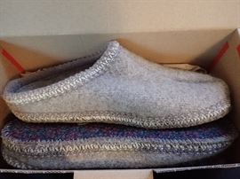 SCHUH NATUR SLIPPERS SIZE 9