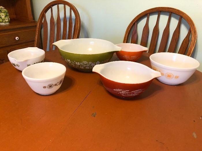 Vintage Pyrex Mixing Bowls!  Nice colors and patterns!