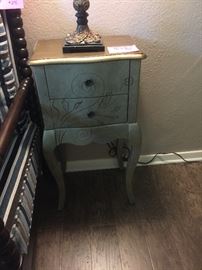 2 drawer table