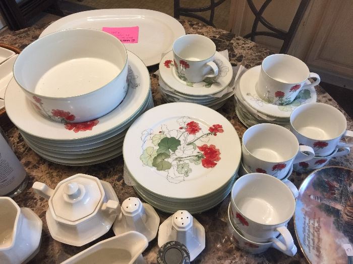 Set of Geranium China from Portugal, never used!