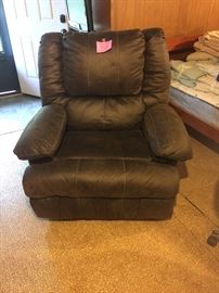 Nice pleather big man's Recliner/Vibrating chair