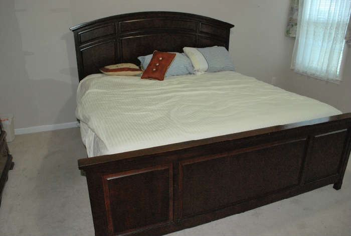 King Size Bed w/ Pillow Top Mattress