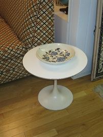 Saarinen-Style Tulip Side Table