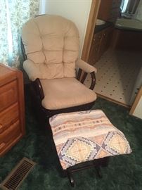 Rocker/glider w/ottoman