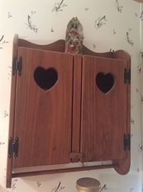 Wall storage unit w/doors