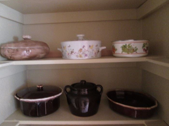 McCoy covered casserole, oval vegetable.  USA bean pot.  What a great find!