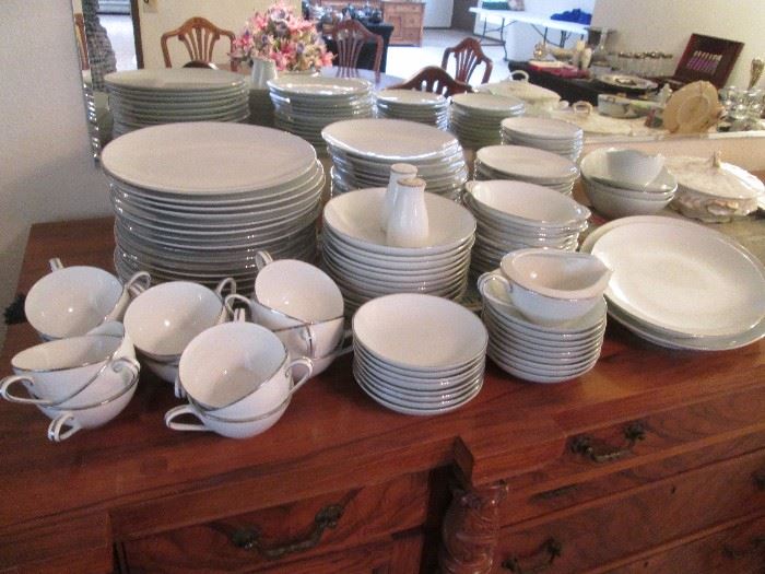 Noritake "Colony" #5932 china, having lots of company for the holidays?  This very large set will get you through!