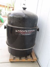 Cook 'N Ca'jun Smoker and Grill
