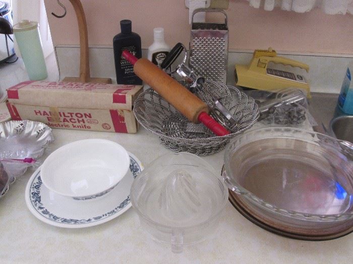 Vintage appliances, they're the BEST!  Time for baking