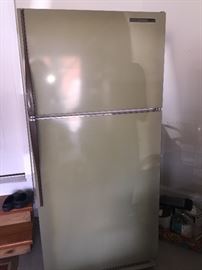 GE refrigerator/ freezer