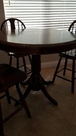 pub height table features a checkboard/chess top and comes with 4 stools