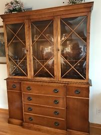 Antique Beautiful China Display Cabinet with Convex Glass