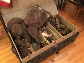 WW1 Military trunk and items from WW1 medic. 