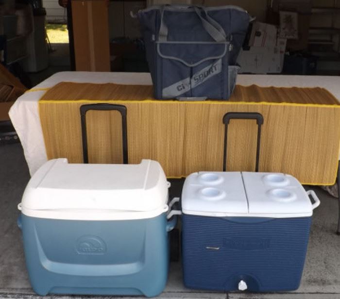 IET010 Rubbermaid and Igloo Coolers

