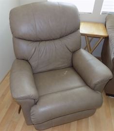 IET101 Comfy Lazyboy Recliner Chair 
