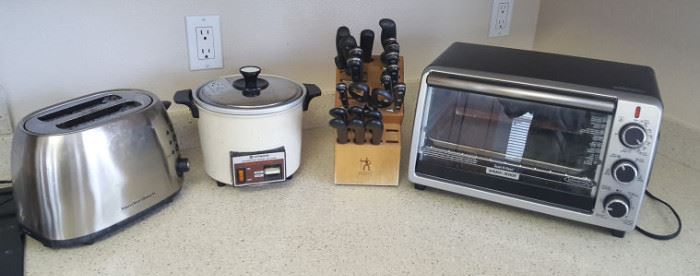 IET108 Black & Decker Toaster & Hitachi Rice Cooker
