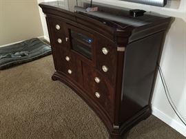 Ladlows burl wood dresser 55' w