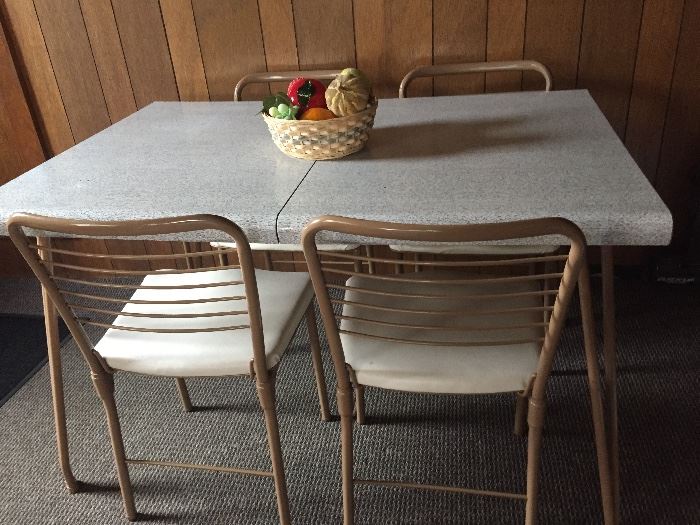 Vintage formica table with 4 chairs and one leaf