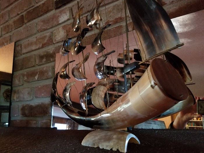 Vintage cow horn ship in great shape, built with detail.