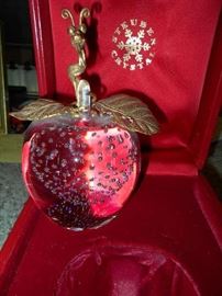 Steuben Apple with Gold Leaves & Worm