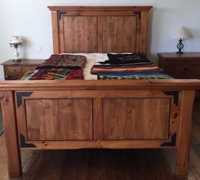 Knotty Pine Queen Panel Bed (Beautiful!)