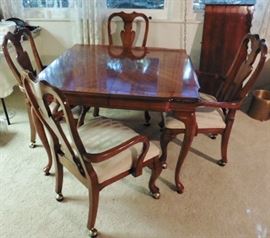 Game table with 4 rolling chairs