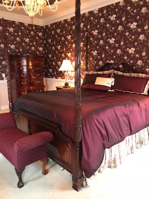Gorgeous 4 poster bed