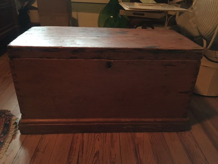 early dovetailed toolbox