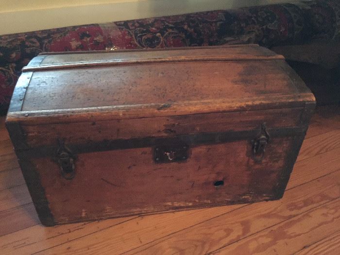 small trunk with tray inside