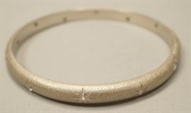 Lot 20 18K Diamond Modern Bangle Ladies Bracelet. White 