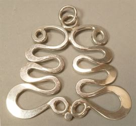 Lot 46 ANNA GRETA EKER Sterling Double Squiggle Pendant.