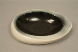 Lot 102 RUSSEL WRIGHT Heavy Ceramic Bowl for BAUER POTTER