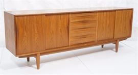 Lot 515 Large Danish Teak Modern Credenza Sideboard. 5 ce