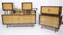 Lot 582 Italian style Ombre 5 pc Bedroom Set. Pr Night St