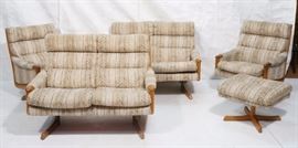 Lot 768 5pc Modern Living Room Set 2 Love seats 2 Chairs 
