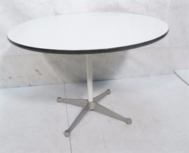 Lot 809 HERMAN MILLER CHARLES EAMES Round Dining Table. W