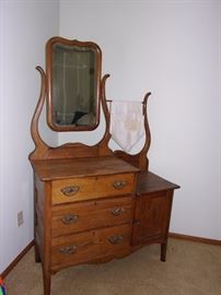  antique wash stand/dresser with harp shape accent for mirror, 