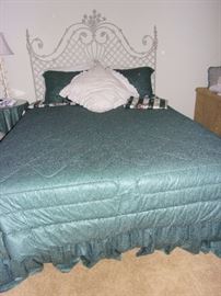 Vintage table formica top with 6 green chairs