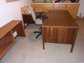 L - shape wood desk