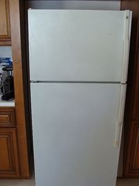 Apartment size refrig.