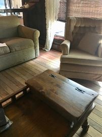 Sofas, coffee & end tables 