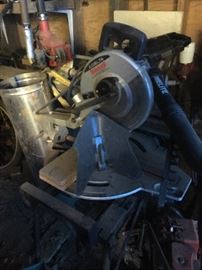 Lots of power tools & saws 