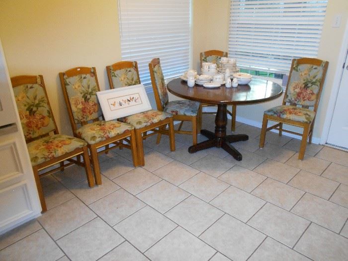 very nice all wood table  and 6 chairs