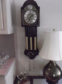 excellent working wall clock, keeps perfect time with great sounding chimes.