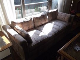 Excellent sofa, great condition neutral tones.