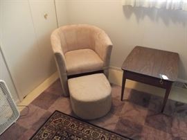 Great tan chair with ottoman which fits perfectly under the chair when not in use/