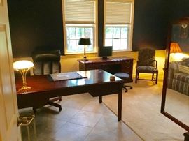 Nice desk, leather chair