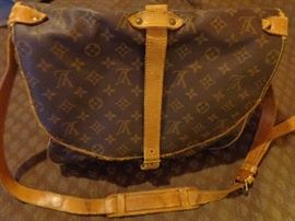 Louis  Vuitton , vintage shoulder bag in vintage worn condition, but with many years of use. Can be sent to Louis Vuitton for repair
