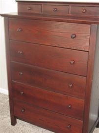 Vermont Tubbs 5 drawer dresser with valet on top. Measures about 35.5" long, 19" wide, 46" high