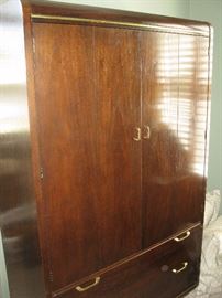 Thomasville men's dresser. Measures about: 40" long, 19.5" wide, 64" high